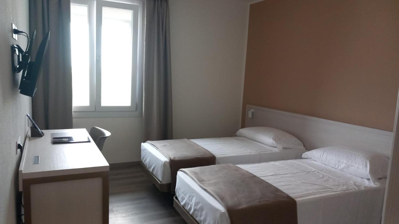 Hotel Donatello Modena Esterno foto