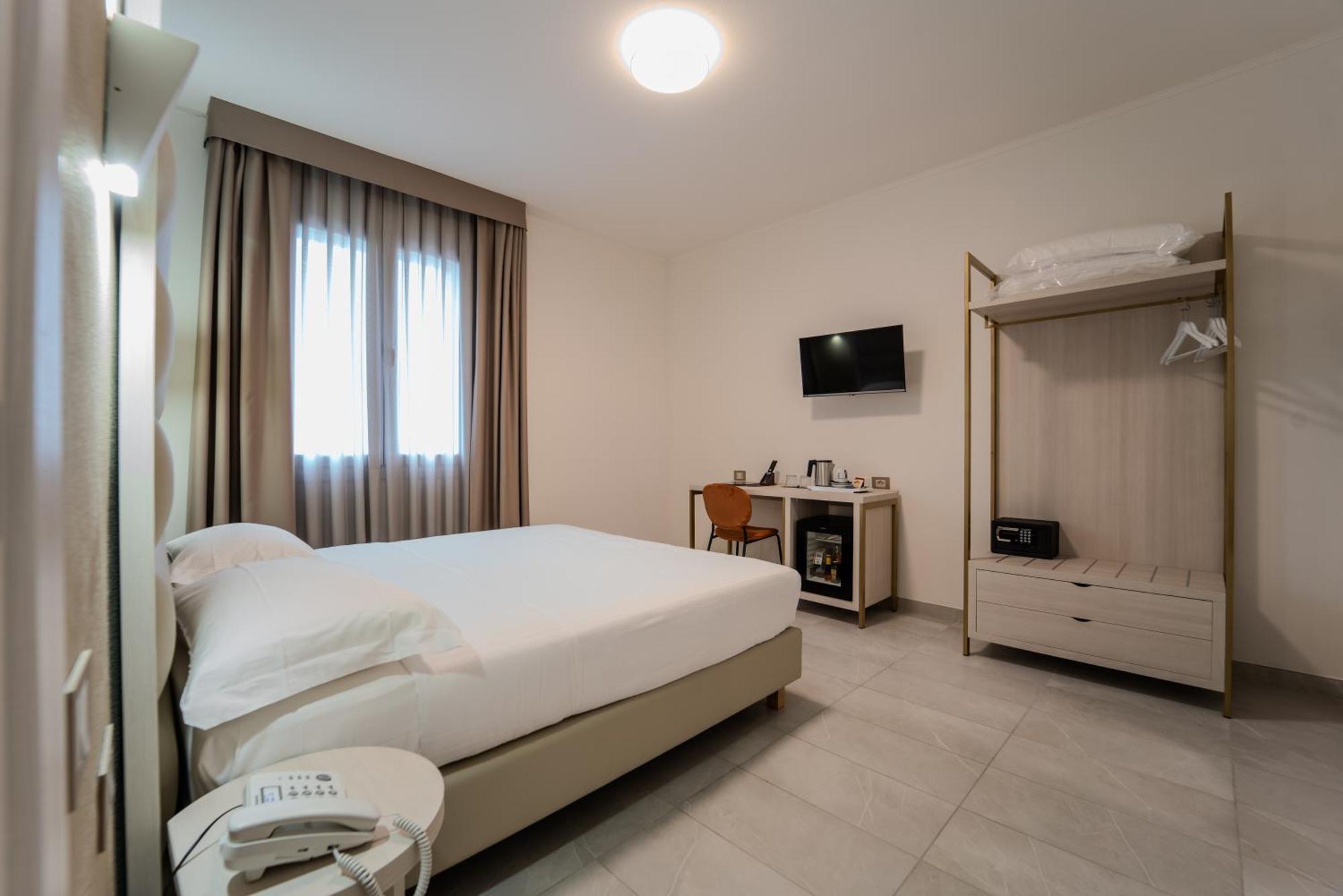 Hotel Donatello Modena Esterno foto